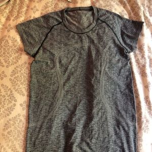 lululemon short sleeve top